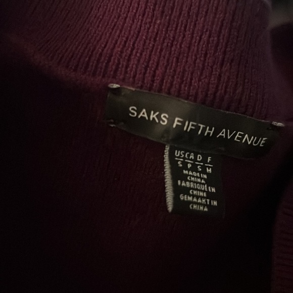 Maroon V-Neck (appears like purple in photos) Faux Trimmed Sleeves - Picture 4 of 4